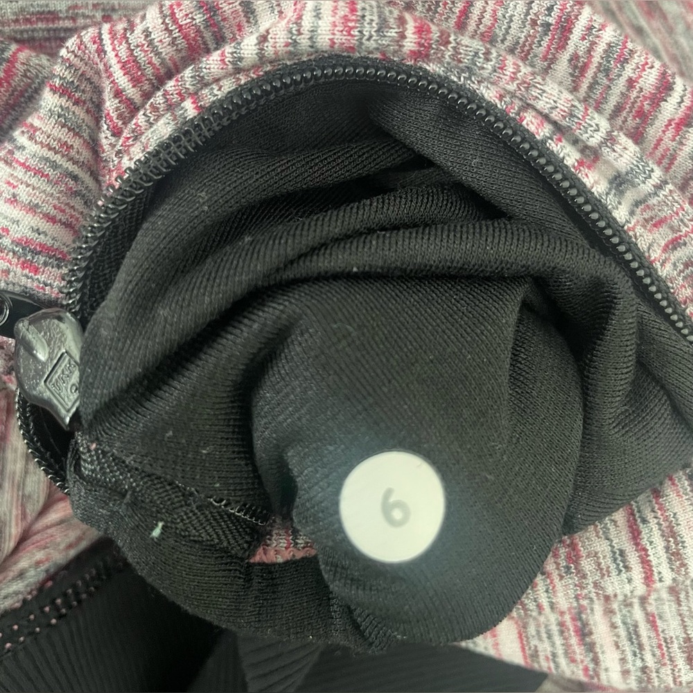 LULULEMON Runderful 1/2 Zip - Space
Dye Camo Berry Rumble Multi / Black Trim - Picture 8 of 11